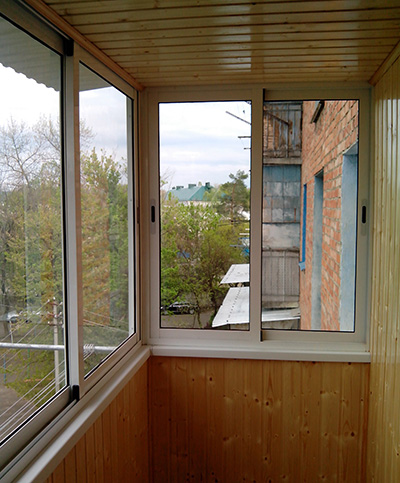Обшивка балконов деревянной вагонкой